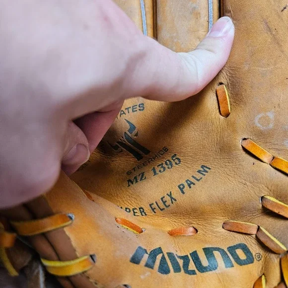 Mizuno MZ1395 Softball Glove Professional Model Max Flex Left Hand Thrower - Picture 3 of 8